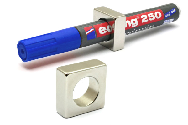 Magnetický držiak na perá, 25 x 25 x 10 mm, otvor s priemerom 16 mm, poniklovaný